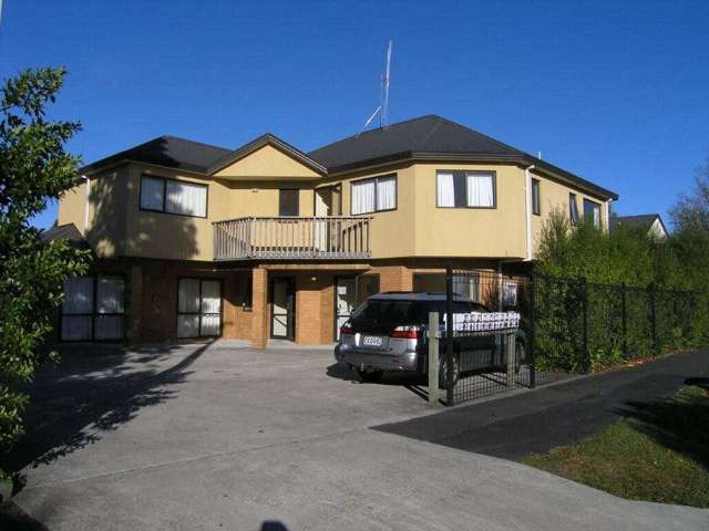 Furnished Studio Room in Hillcrest - Quiet Street