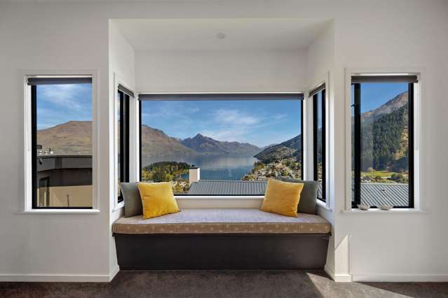 Ultimate Queenstown Lock & Leave