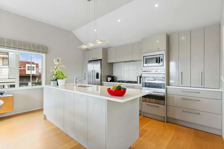 2/33 Ronaki Road Mission Bay_12