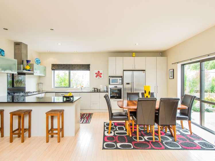 20 Lithgow Drive Otamatea_3