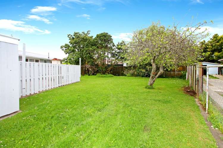 8 Maybelle Place Kelston_17