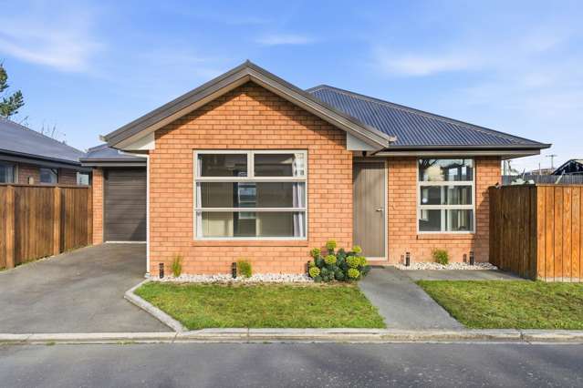 Low Maintenance Living & Convenience!