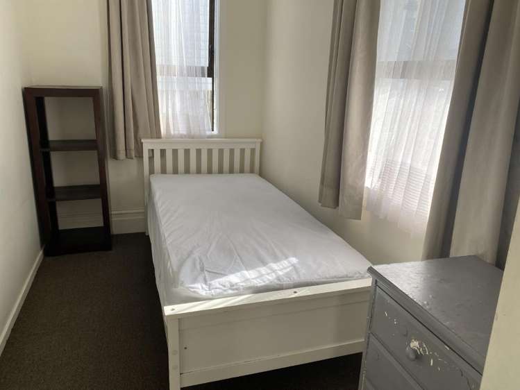 Room 12/35 Bay Street_0