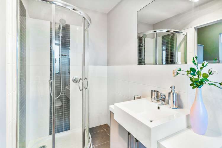 11 Riverglade Parkway Te Atatu South_14