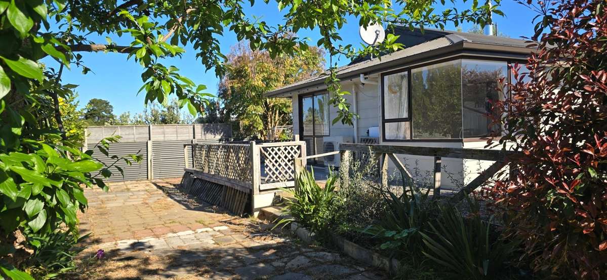 Clive,Nice sunny three Bedroom,large garage 3