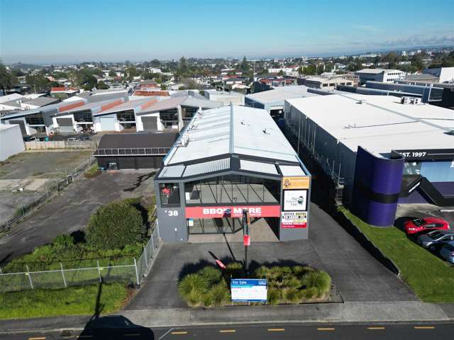 CBRE | Standalone Lunn Ave Landmark