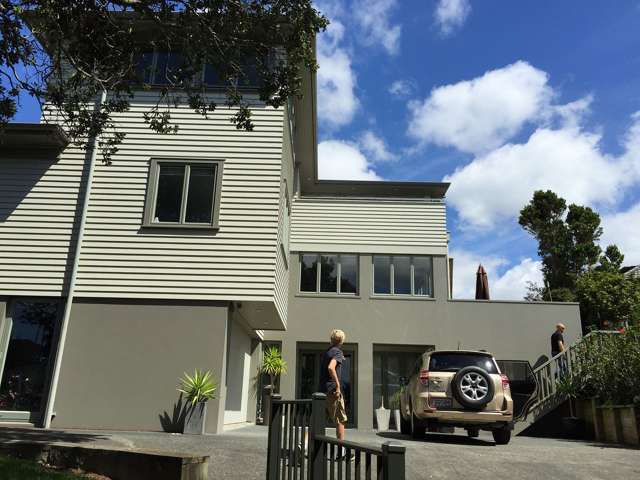 Short termLarge furnished executive home by beach