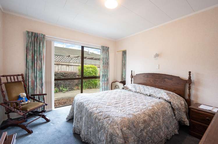 2/10 Stead Crescent Stoke_11