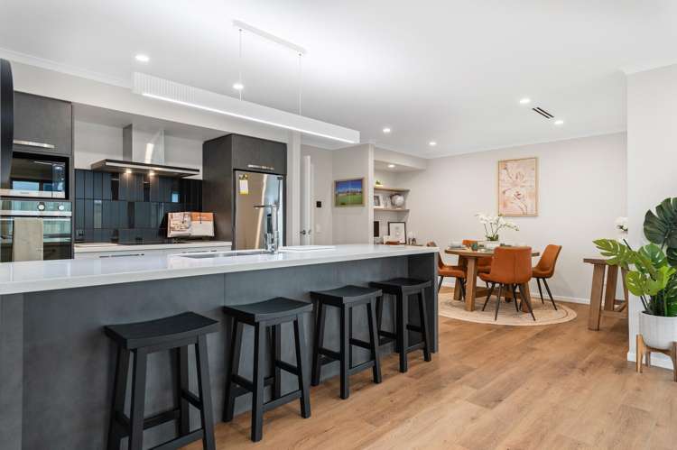 8 Strowan Avenue Elgin_23