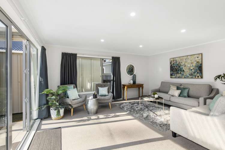 31 Riddlers Crescent Petone_17