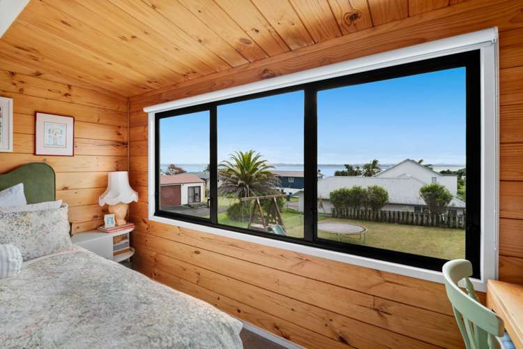 27 Pacific Parade Army Bay_11