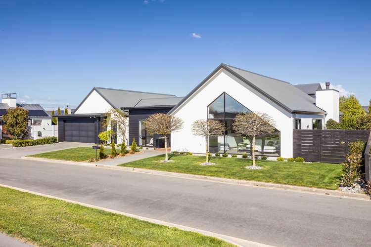 6 Waitikiri Square Parklands_29