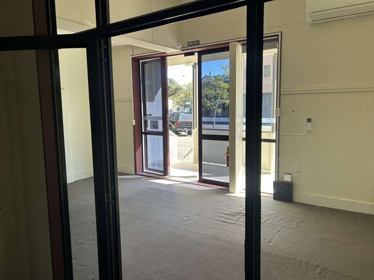 329 Trafalgar Square Nelson_16