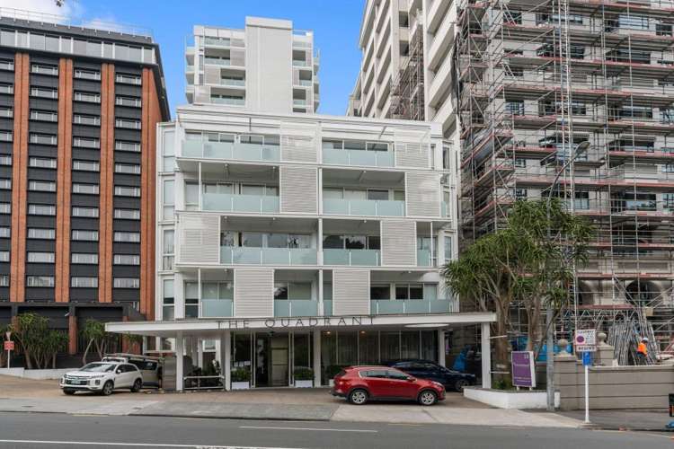 2204/10 Waterloo Quadrant 10015_0