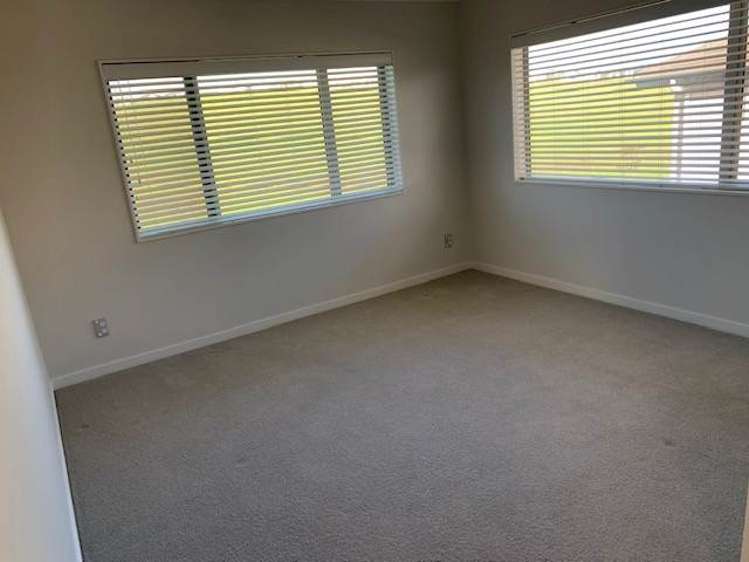 52 Butler Stoney Crescent Silverdale_14