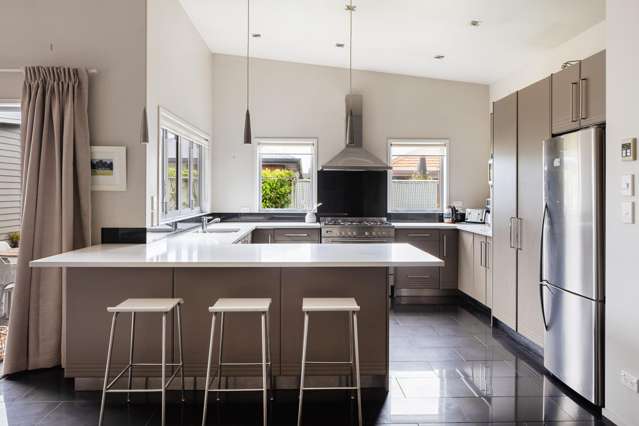 4 Roger Street Lytton West_4