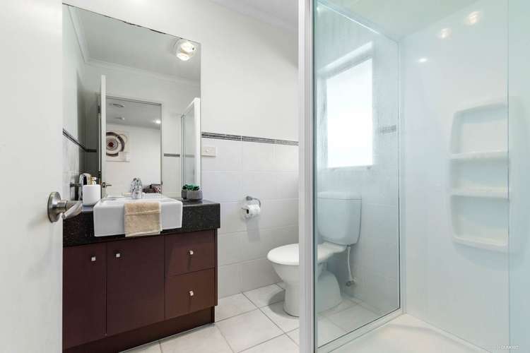 10 Allerton Place Wattle Downs_11