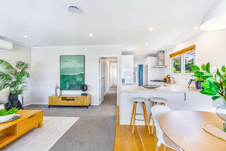 17 Castaing Crescent Te Atatu South_7