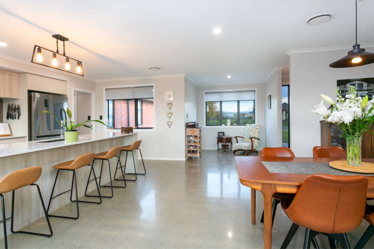 43 Seachange Drive Leamington_4