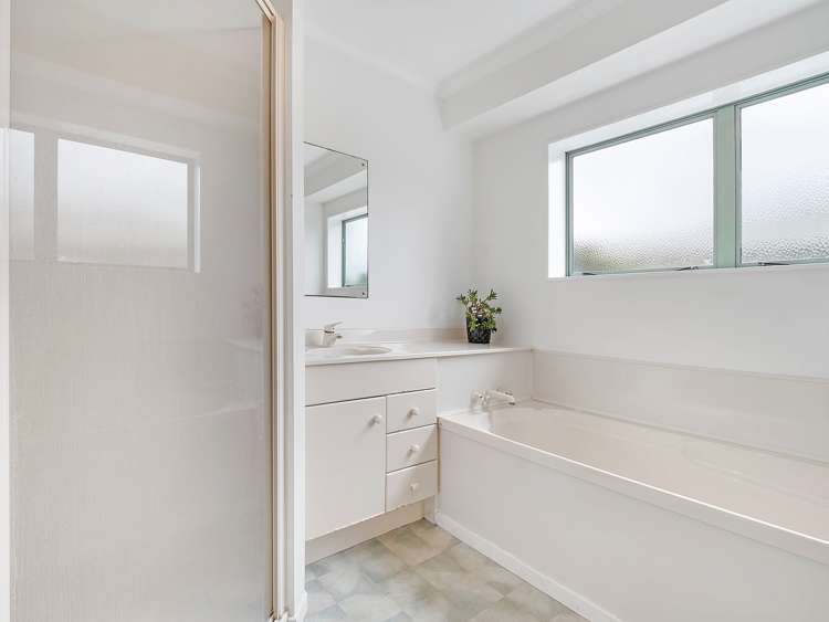 51 Basley road Owhata_18