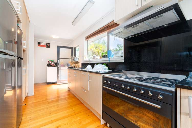 27 Parker Avenue New Lynn_6