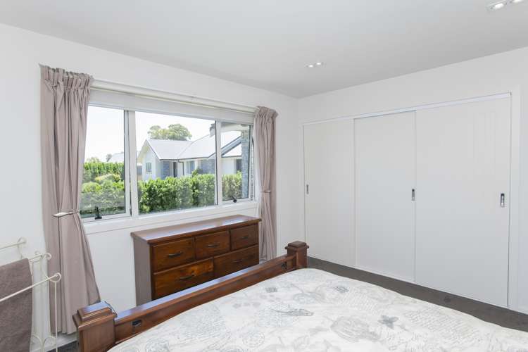 15 Silverstone Place Lytton West_14