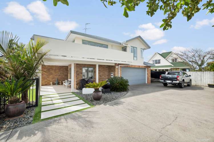 61 Alec Craig Way Gulf Harbour_17