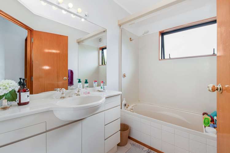 2/2 Carl Place Unsworth Heights_11