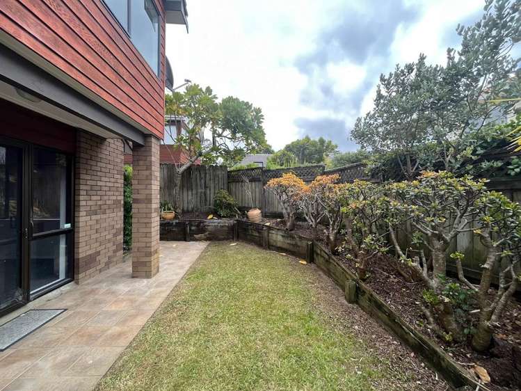 2/205 Abbotts Way Remuera_9