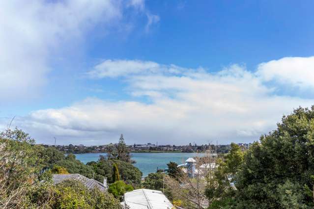 Effortless Living with Panmure Lagoon Views