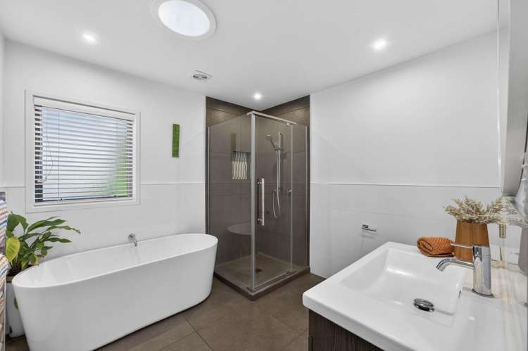 17 Mayfair Crescent Mairangi Bay_19