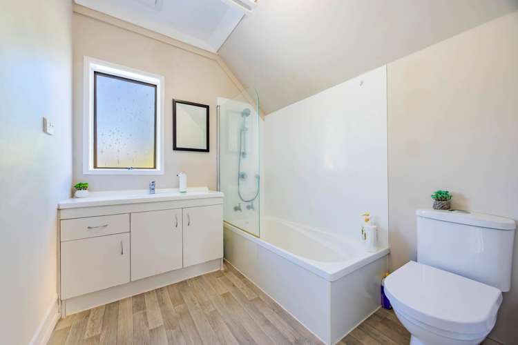 1/24 Tree View Avenue Glenfield_15