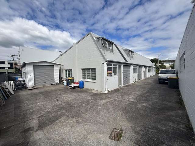 Functional Tradesman Unit + Shed & Yard