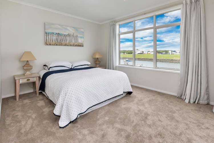 18 Finch Street One Tree Point_11