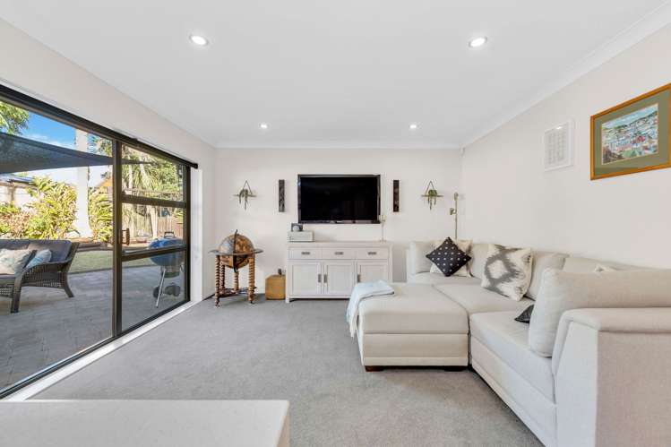 6 Billabong Place Botany Downs_11