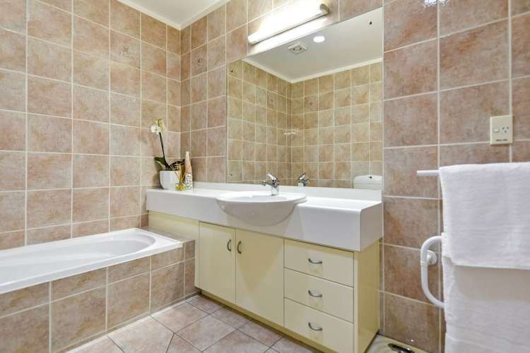 2/30 Houston Place Bayview_11