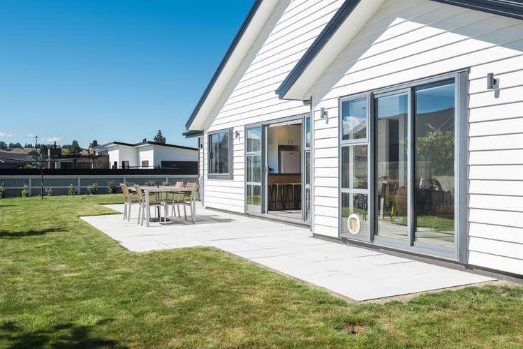 17 Snowberry Street Albert Town_16