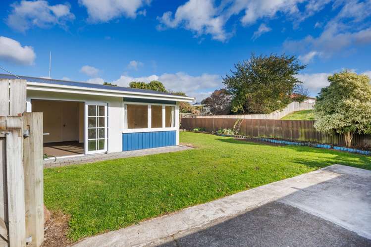 15b Churchill Avenue Hokowhitu_12