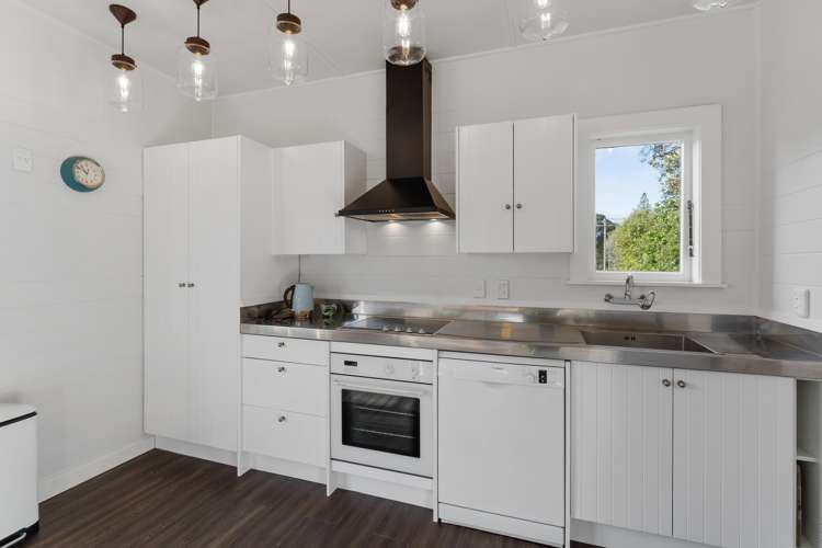 6 Kapiti Lane Otaki Beach_9