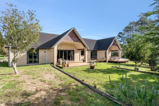 Exquisite Lifestyle Paradise on Paparimu Road!