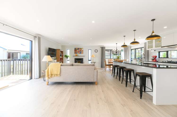 7 Castlewood Grove Blockhouse Bay_6