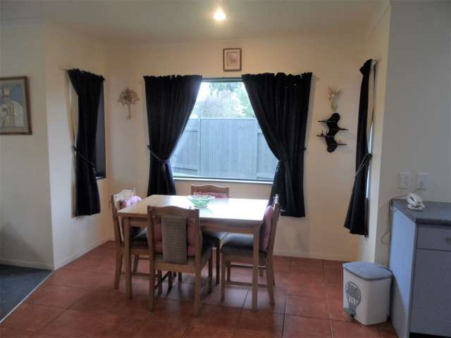 9 Almond Grove Feilding_3