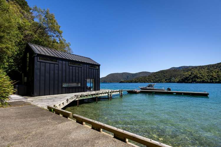 - Bay of Many Coves Queen Charlotte Sound_19