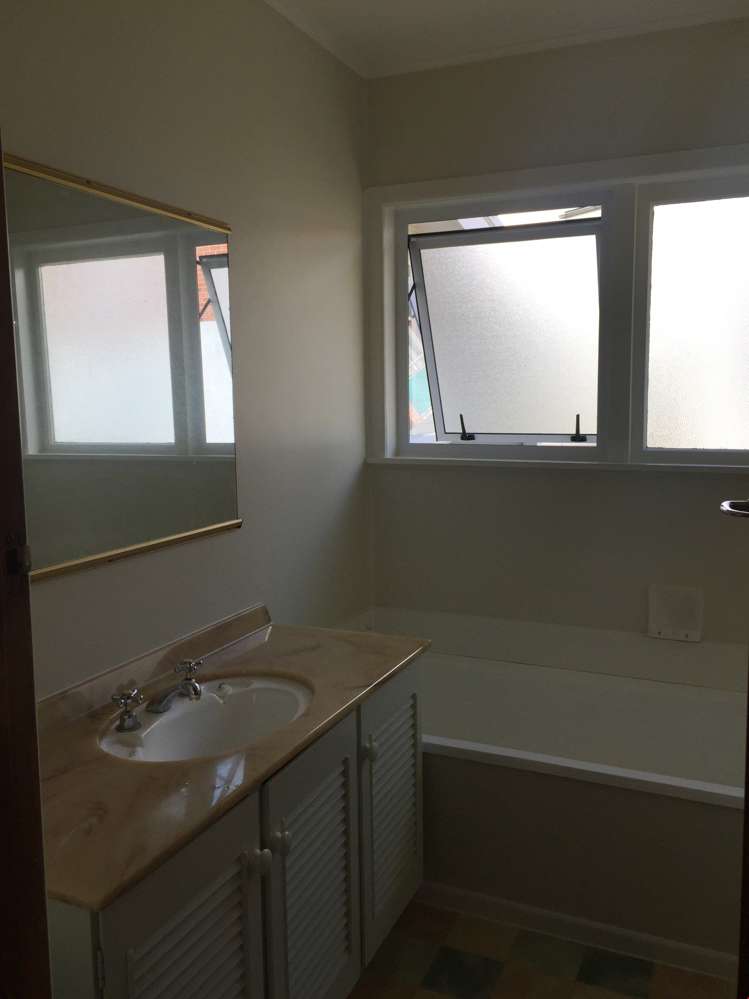 83 Royal View Road Te Atatu South_6