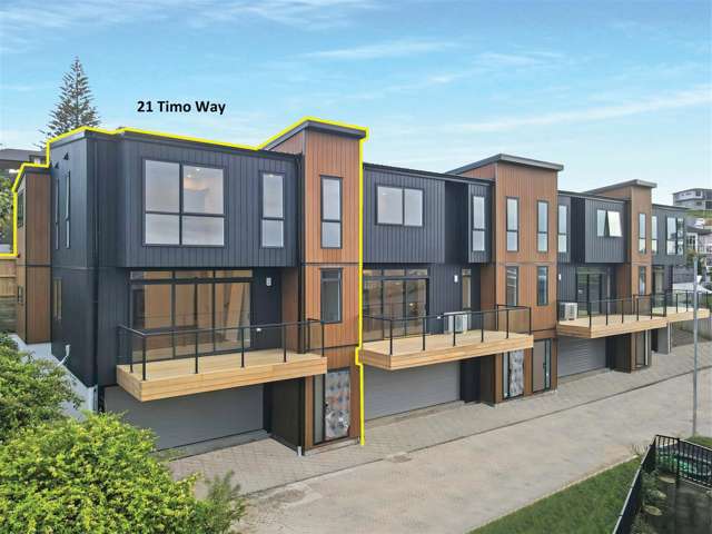 5 Bedrooms Townhouse & Double Garage