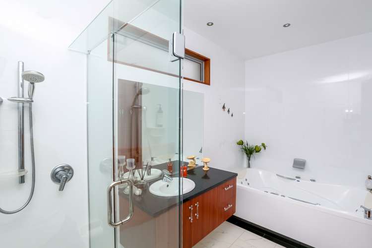 531 South Road Omata_13