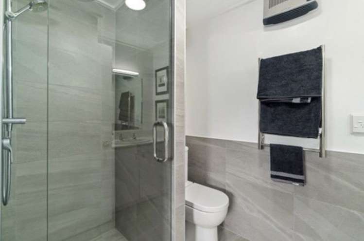 2/42 Hallenstein Street Queenstown_6