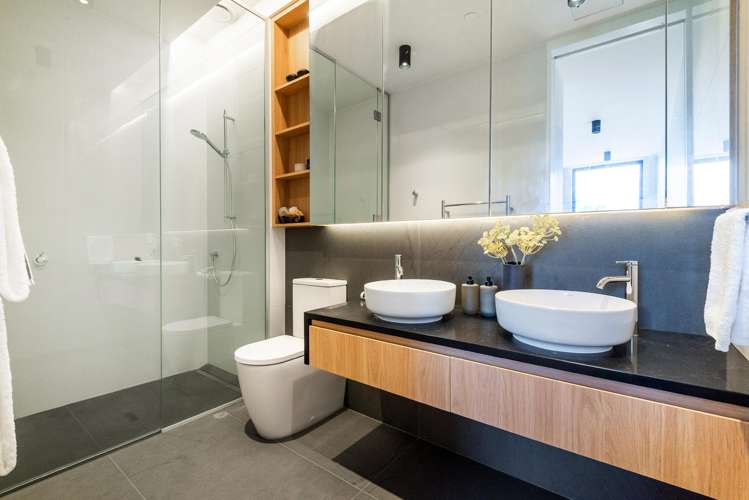 13/423-427 Beach Road_4