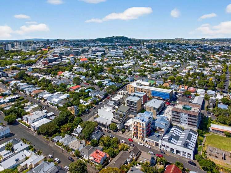 34 Douglas Ponsonby_11