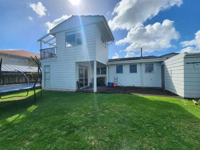 Spacious family home Close to Beach